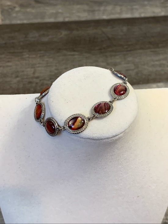 Jewelry - 3/$10💕 Silver Tone Red Faux Agate Oval Station Bracelet